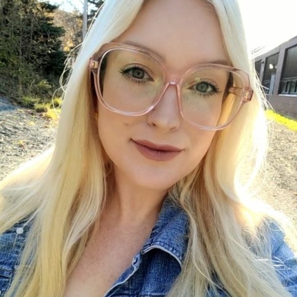 Meet your Posher, Lois - Picture 1 of 1